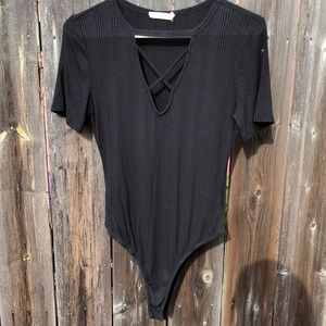 Short sleeved body suit